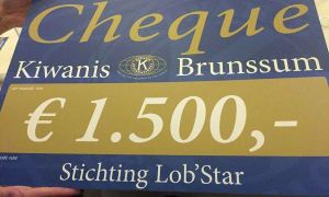 Mooie cheque Kiwanis Brunssum